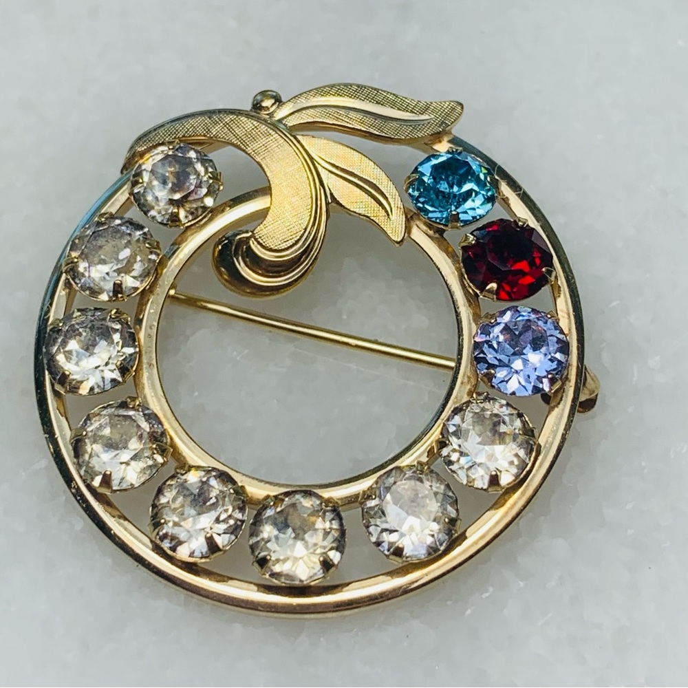 Van Dell 12K GF Vintage Rhinestone Wreath Brooch